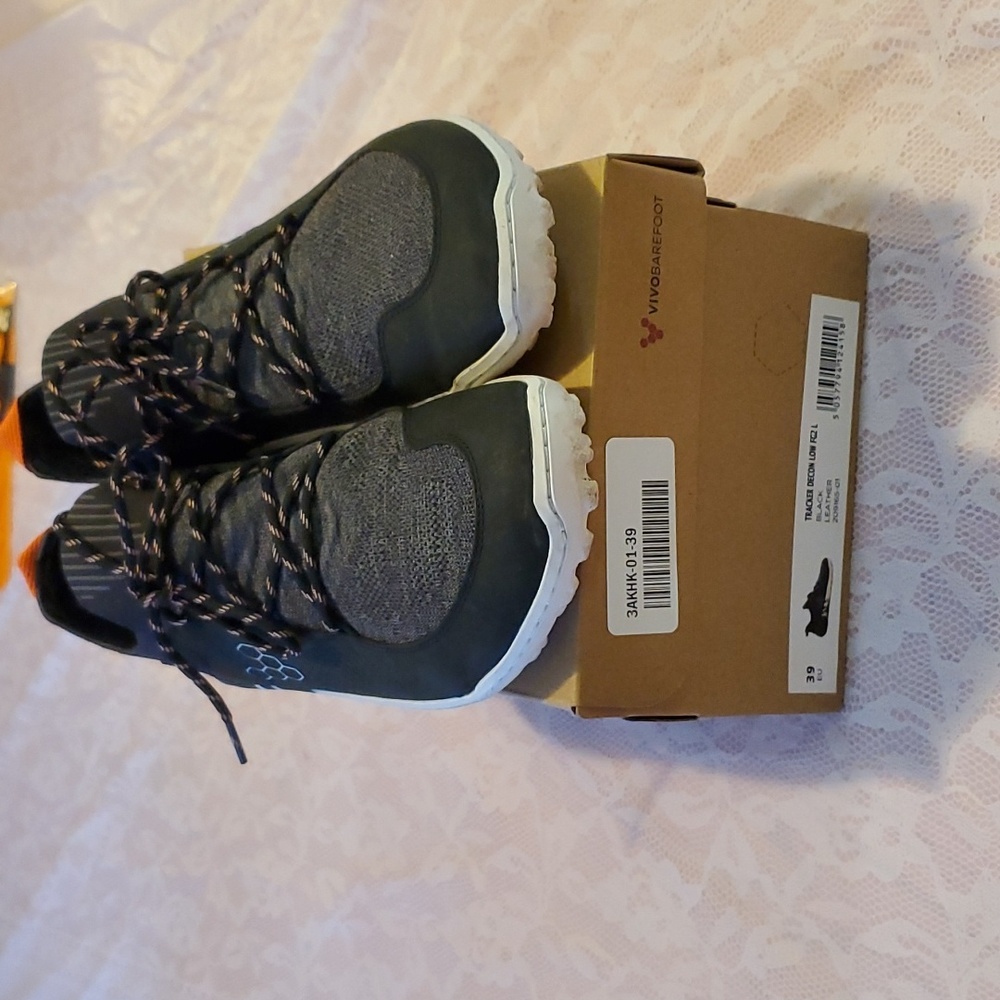 39EU Vivobarefoot tracker decon low
